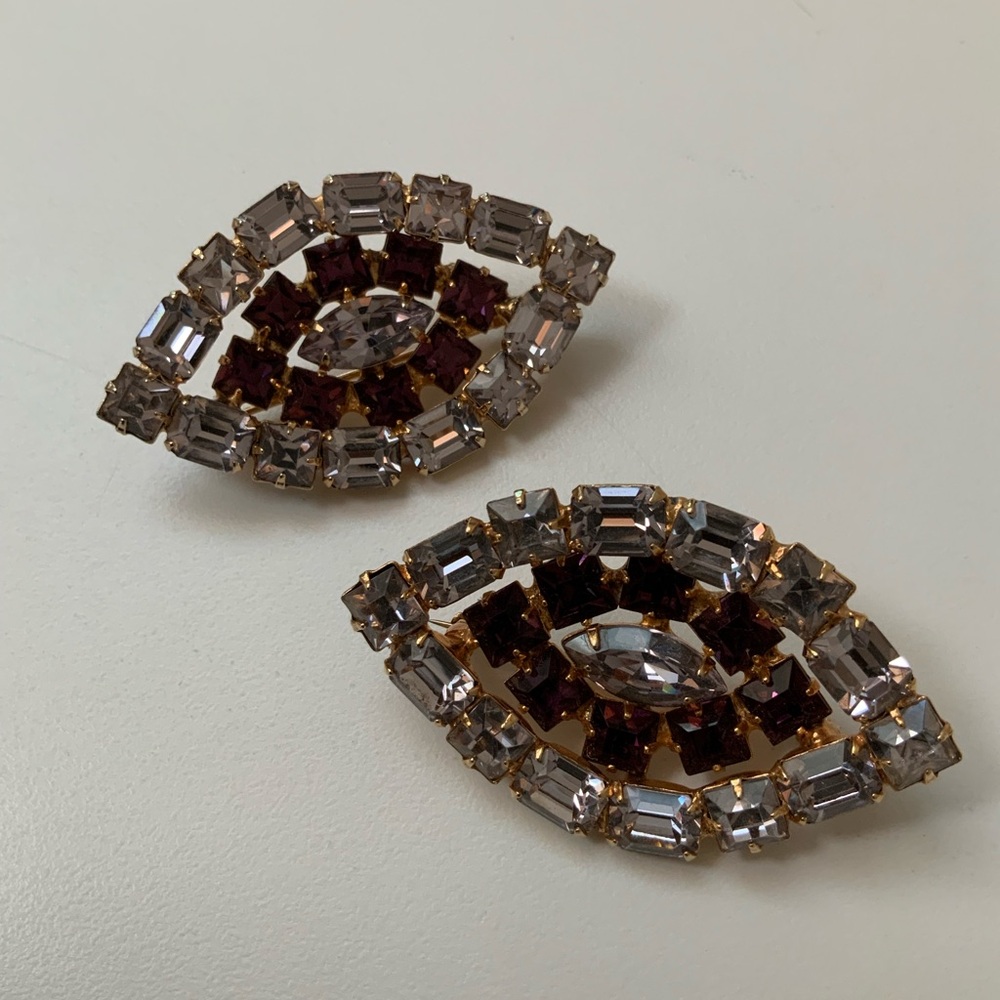 Vintage costume dress pins brooch.